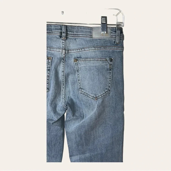 1063. ZARA SKINNY SHARK BITE BOTTOMS DENIM JEANS SIZE 2 - Picture 8 of 9
